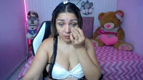 Snapshot of _sexyredhead_ chatting on 09-20-25, 12:17 KATA online show from 09-20-25, 12:17