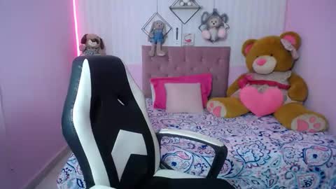 Snapshot of _sexyredhead_ chatting on 09-25-25, 12:31 KATA online show from 09-25-25, 12:31