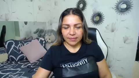 Snapshot of _sexyredhead_ chatting on 10-08-25, 12:36 KATA online show from 10-08-25, 12:36