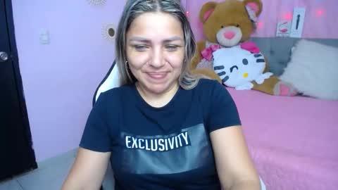 Snapshot of _sexyredhead_ chatting on 11-11-25, 12:16 KATA online show from 11-11-25, 12:16