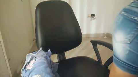 _shalini_0 online show from 10-04-25, 04:10