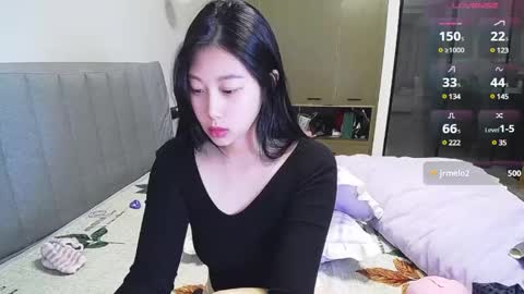 Snapshot of _smileflower_ chatting on 02-21-25, 02:06 winni online show from 02-21-25, 02:06