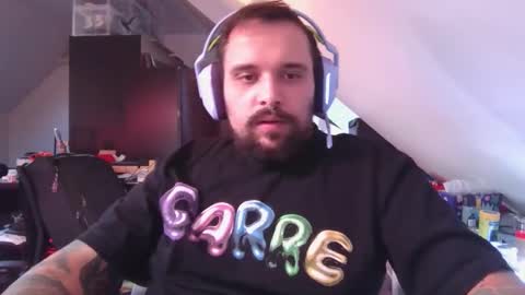 _smiley_bear27 online show from 09-20-25, 07:42