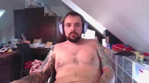 _smiley_bear27 online show from 10-12-25, 05:17