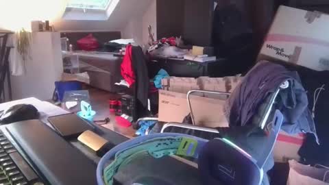 _smiley_bear27 online show from 12-15-25, 08:40