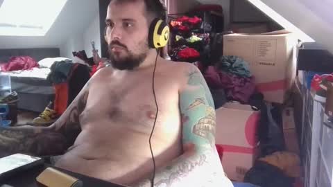 _smiley_bear27 online show from 01-19-26, 08:18