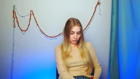 Snapshot of _snow_queen__ chatting on 12-21-25, 02:46 Rachel online show from 12-21-25, 02:46