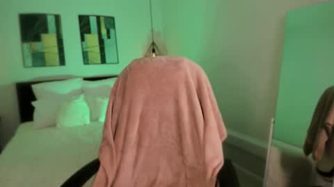 Snapshot of _sofi_spark chatting on 12-16-25, 06:51 Sofi Follow me online show from 12-16-25, 06:51