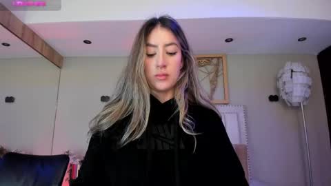 Snapshot of _sofia_cruz chatting on 06-06-26, 07:29 640 200 online show from 06-06-26, 07:29