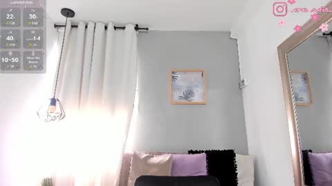 Snapshot of _sofia_cruz chatting on 06-16-26, 06:21 640 200 online show from 06-16-26, 06:21