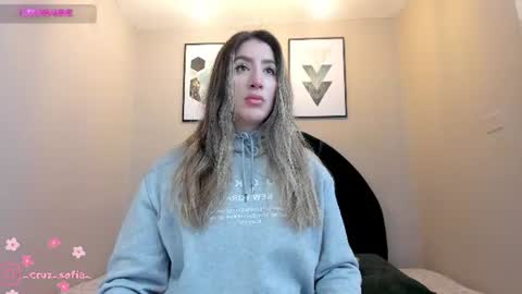 Snapshot of _sofia_cruz chatting on 06-21-26, 06:10 640 200 online show from 06-21-26, 06:10