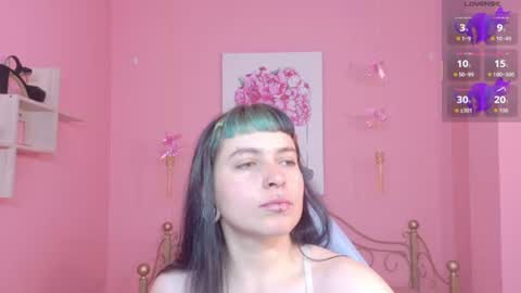 Snapshot of _sofia_smith1 chatting on 06-17-26, 01:23 Sofia online show from 06-17-26, 01:23