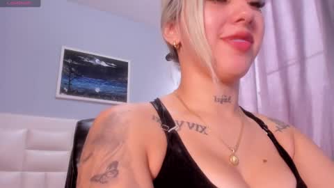 Snapshot of _sophiewilson chatting on 01-29-25, 03:04 sophie online show from 01-29-25, 03:04