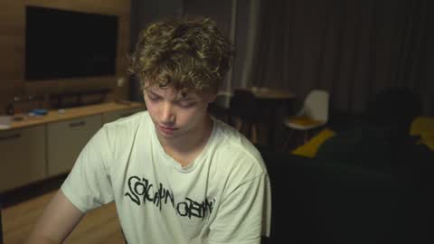 OLIVERpvt is open online show from 01-26-25, 01:15