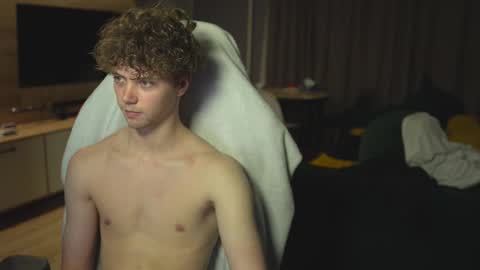 OLIVERpvt is open online show from 03-01-25, 04:11