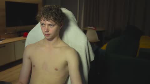 OLIVERpvt is open online show from 03-05-25, 04:13