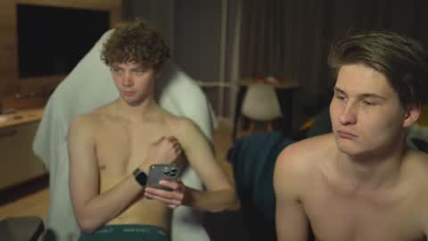 OLIVERpvt is open online show from 03-06-25, 03:13