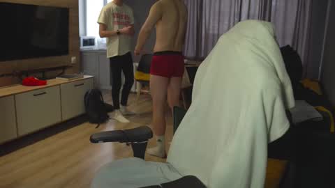 OLIVERpvt is open online show from 03-10-25, 12:04