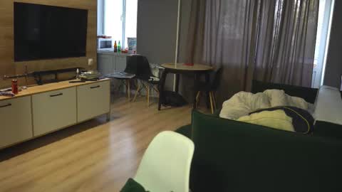 OLIVERpvt is open online show from 10-02-25, 04:19