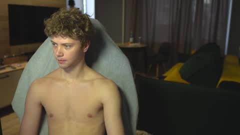 OLIVERpvt is open online show from 10-26-25, 12:22