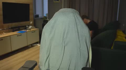 OLIVERpvt is open online show from 11-06-25, 12:06