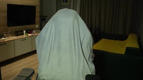 OLIVERpvt is open online show from 02-16-26, 03:13