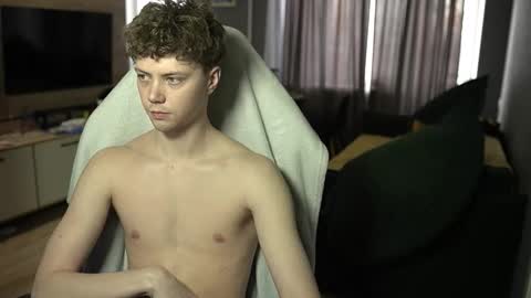 OLIVERpvt is open online show from 03-17-26, 12:08