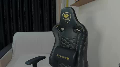 Snapshot of _stager_ chatting on 12-19-25, 03:35 MARKPVT IS OPEN online show from 12-19-25, 03:35