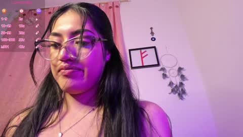 Snapshot of _strawberrycream chatting on 01-22-25, 04:55 Angela online show from 01-22-25, 04:55