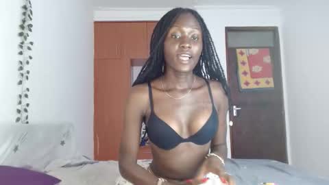 Snapshot of _sweejewel chatting on 12-14-25, 10:53 _sweejewel online show from 12-14-25, 10:53