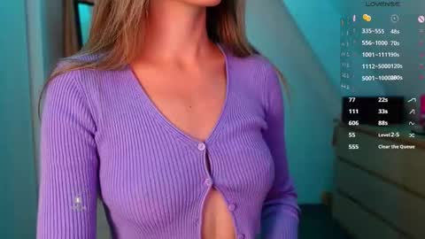 Snapshot of _sweetcams_ chatting on 09-16-25, 06:03 Dasha online show from 09-16-25, 06:03