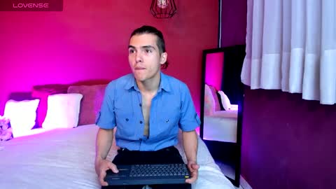 Snapshot of _tattoo_couple chatting on 11-11-25, 01:00 online show from 11-11-25, 01:00