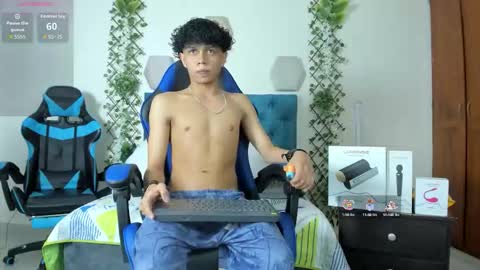 Snapshot of _taylor_black chatting on 10-07-25, 10:18 Taylor online show from 10-07-25, 10:18