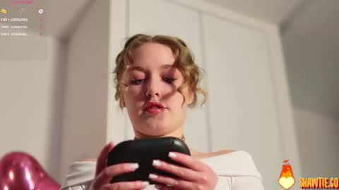 Snapshot of _taylor_swift chatting on 06-24-26, 06:56 Taylor online show from 06-24-26, 06:56