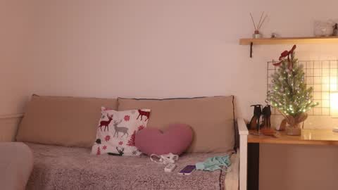 Snapshot of _teasecake_ chatting on 12-07-24, 04:31 Annie online show from 12-07-24, 04:31