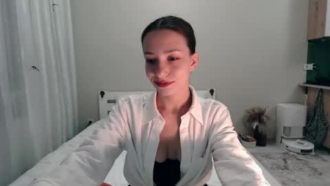 Snapshot of _the_death_killer_ chatting on 11-30-25, 07:51 Mia online show from 11-30-25, 07:51