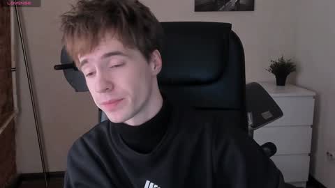 Snapshot of _tokyo_ghoul chatting on 02-01-25, 10:15 _tokyo_ghoul online show from 02-01-25, 10:15