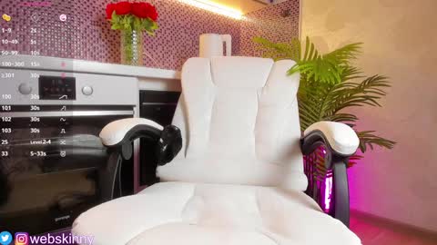 Snapshot of _top_skinny chatting on 01-31-25, 03:09 Julia online show from 01-31-25, 03:09