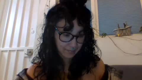 Snapshot of _tutti_frutti_ chatting on 01-03-25, 06:33 _tutti_frutti_ online show from 01-03-25, 06:33
