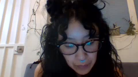 Snapshot of _tutti_frutti_ chatting on 01-04-25, 12:48 _tutti_frutti_ online show from 01-04-25, 12:48