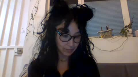 Snapshot of _tutti_frutti_ chatting on 01-06-25, 05:41 _tutti_frutti_ online show from 01-06-25, 05:41