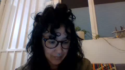 Snapshot of _tutti_frutti_ chatting on 01-12-25, 05:24 _tutti_frutti_ online show from 01-12-25, 05:24