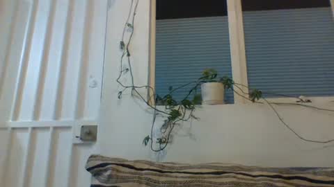 Snapshot of _tutti_frutti_ chatting on 02-08-25, 03:52 _tutti_frutti_ online show from 02-08-25, 03:52