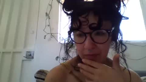 Snapshot of _tutti_frutti_ chatting on 02-13-25, 09:38 _tutti_frutti_ online show from 02-13-25, 09:38