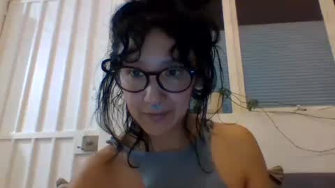 Snapshot of _tutti_frutti_ chatting on 03-05-25, 05:29 _tutti_frutti_ online show from 03-05-25, 05:29