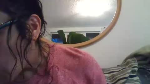 Snapshot of _tutti_frutti_ chatting on 10-11-25, 12:21 _tutti_frutti_ online show from 10-11-25, 12:21