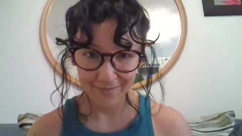 Snapshot of _tutti_frutti_ chatting on 10-16-25, 03:51 _tutti_frutti_ online show from 10-16-25, 03:51