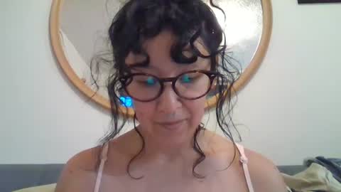 Snapshot of _tutti_frutti_ chatting on 10-17-25, 12:14 _tutti_frutti_ online show from 10-17-25, 12:14