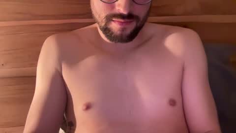 Snapshot of _ur_happy_meal chatting on 12-28-24, 03:58 DJ online show from 12-28-24, 03:58