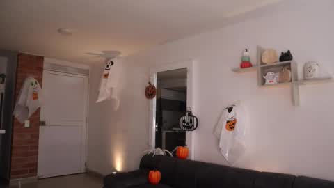 Snapshot of _vahos chatting on 10-30-25, 05:13 Anastasia Vahos online show from 10-30-25, 05:13